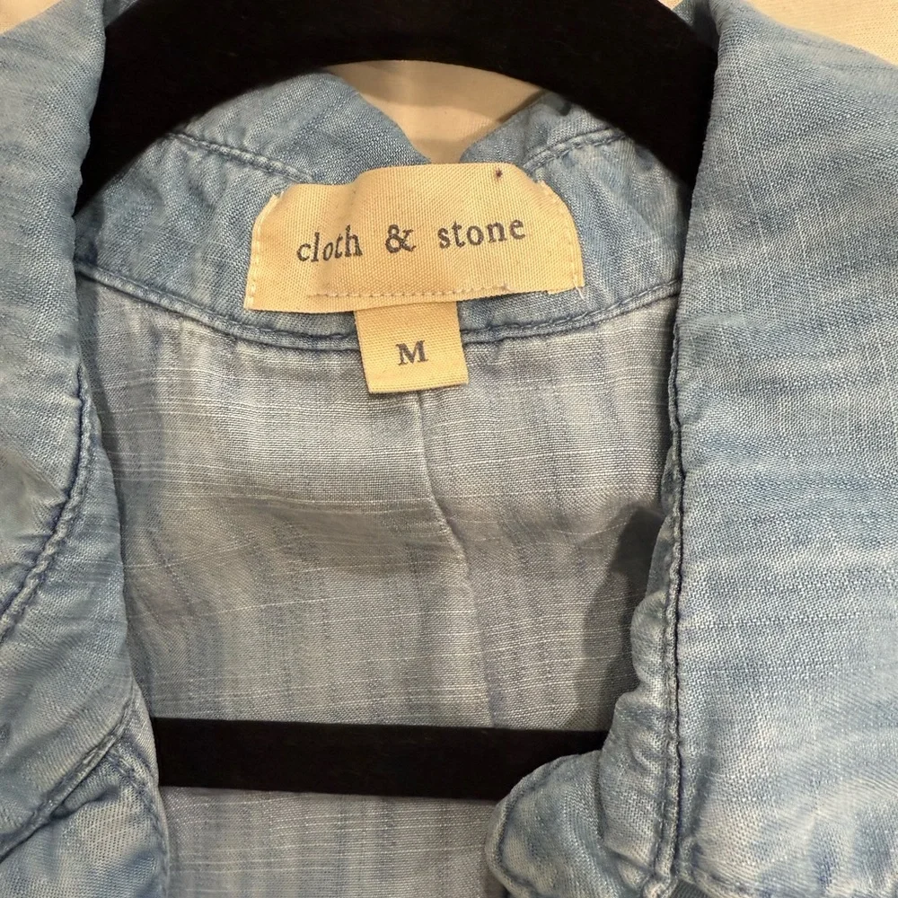 Cloth & Stone Chambray Sleeveless Button-down Shirt Medium - Picture 3 of 4